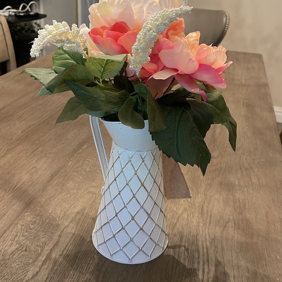 Spring bouquet in metal tin - Picture 2 of 2